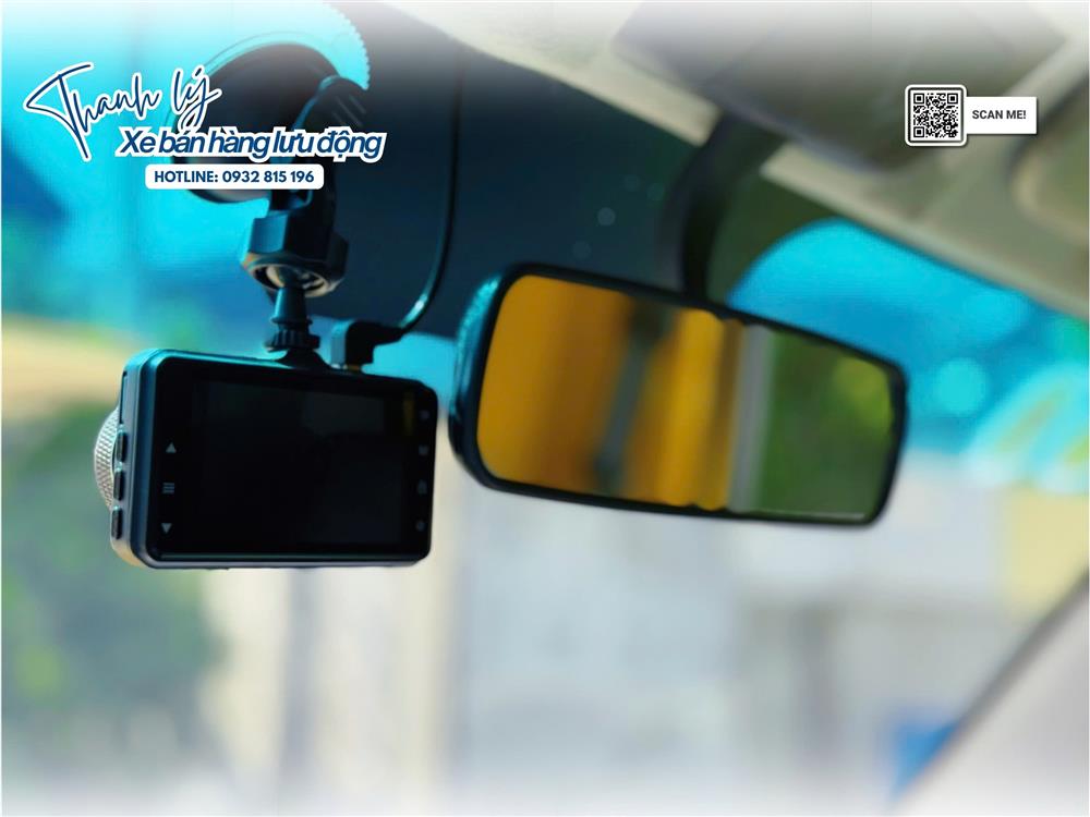 Xe Food Truck cũ SRM 2022 được trang bị camera hành trình trước và sau
